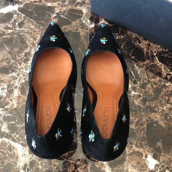 Coach Praire Suede Pump - Picture 3 of 10